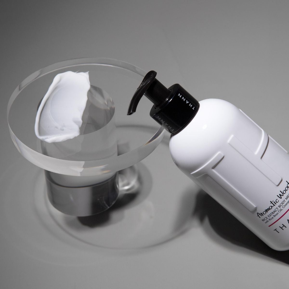 ボディミルク AW《アロマティックウッド》 | THANN