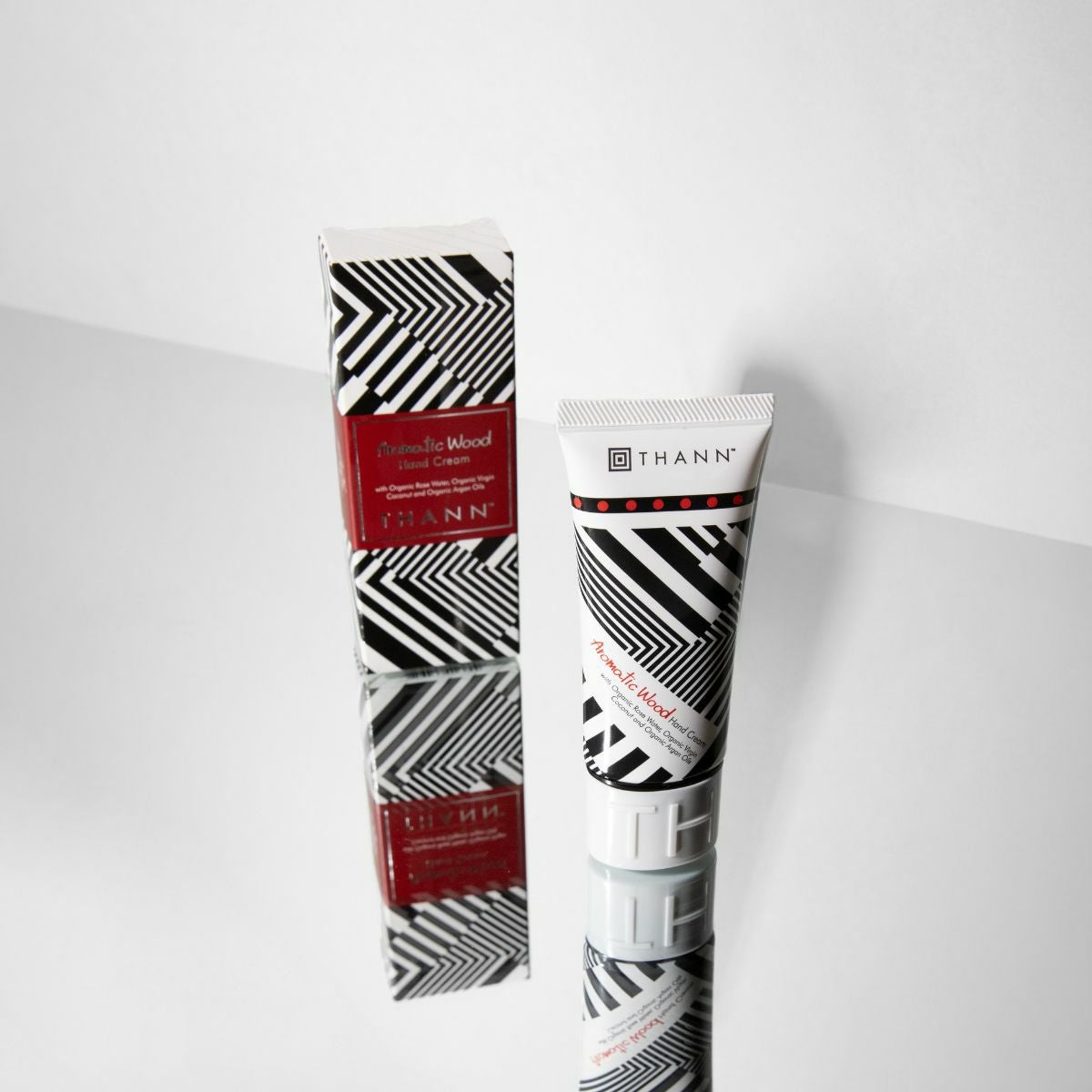 ハンドクリーム AW《アロマティックウッド》 | THANN
