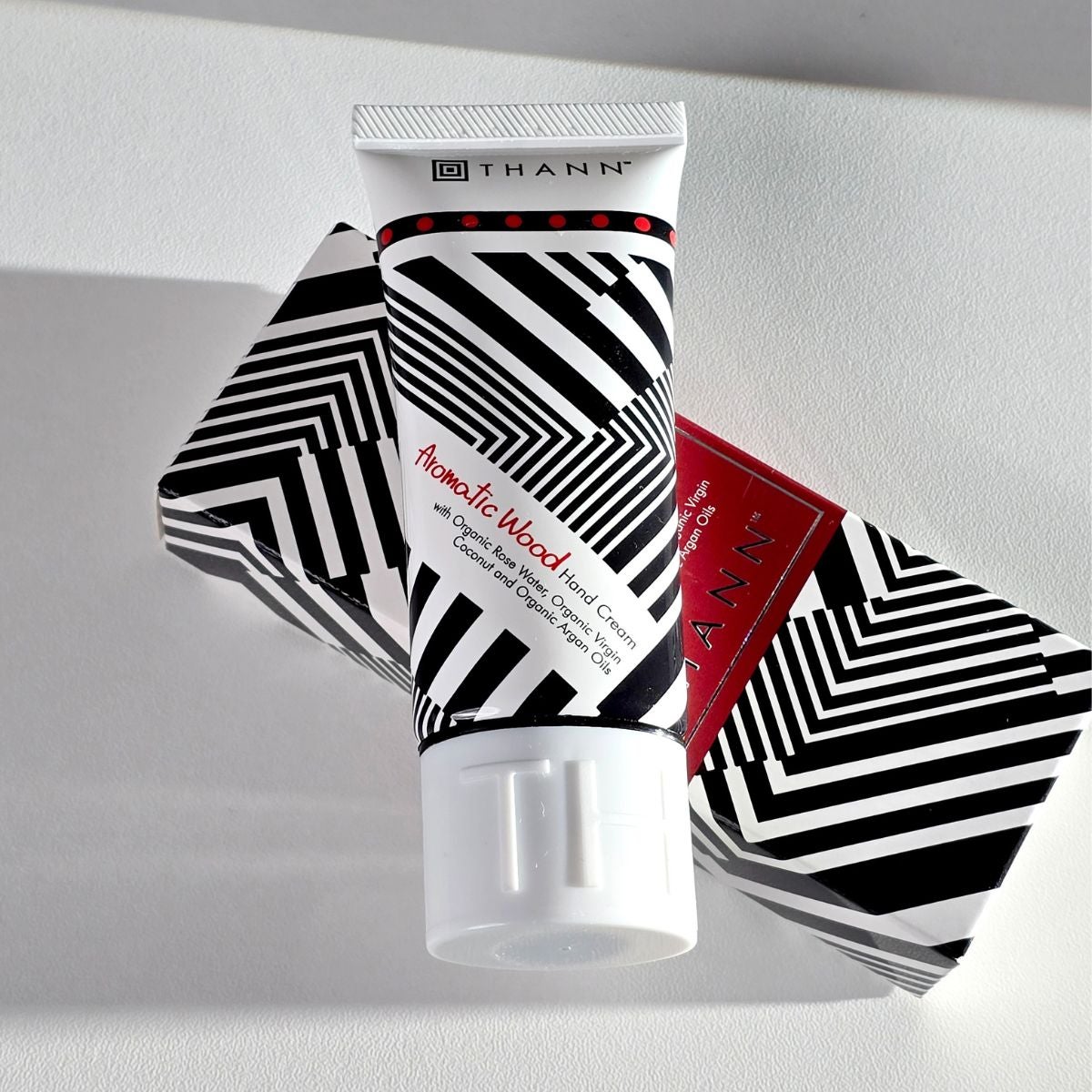 ハンドクリーム AW《アロマティックウッド》 | THANN