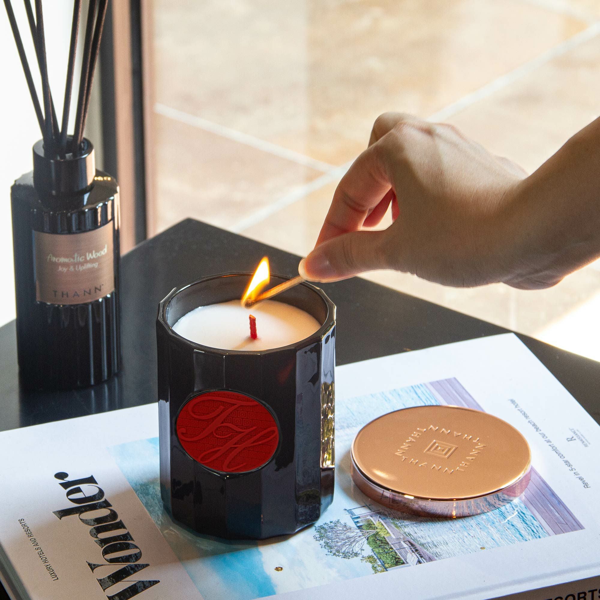 アロマティックキャンドル EB 《エデンブリーズ》 | THANN